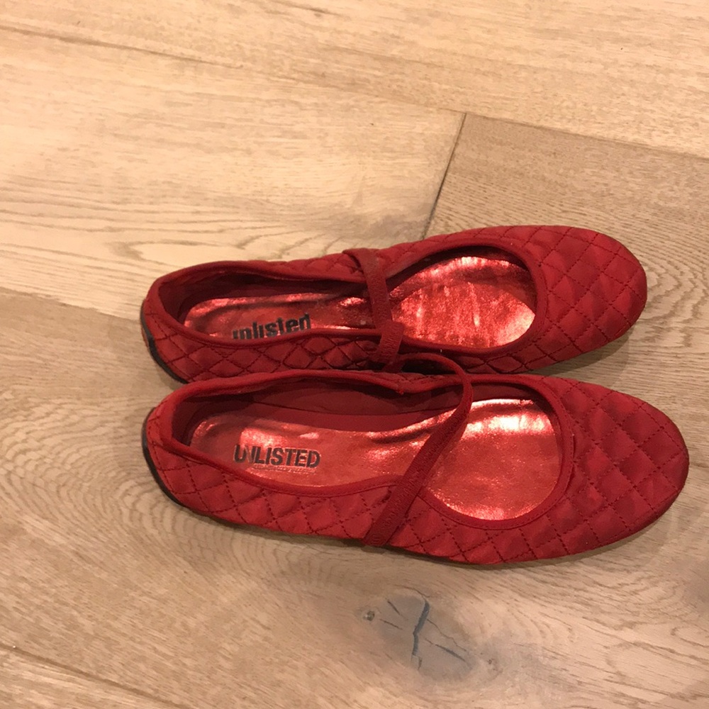 Red flats by unlisted